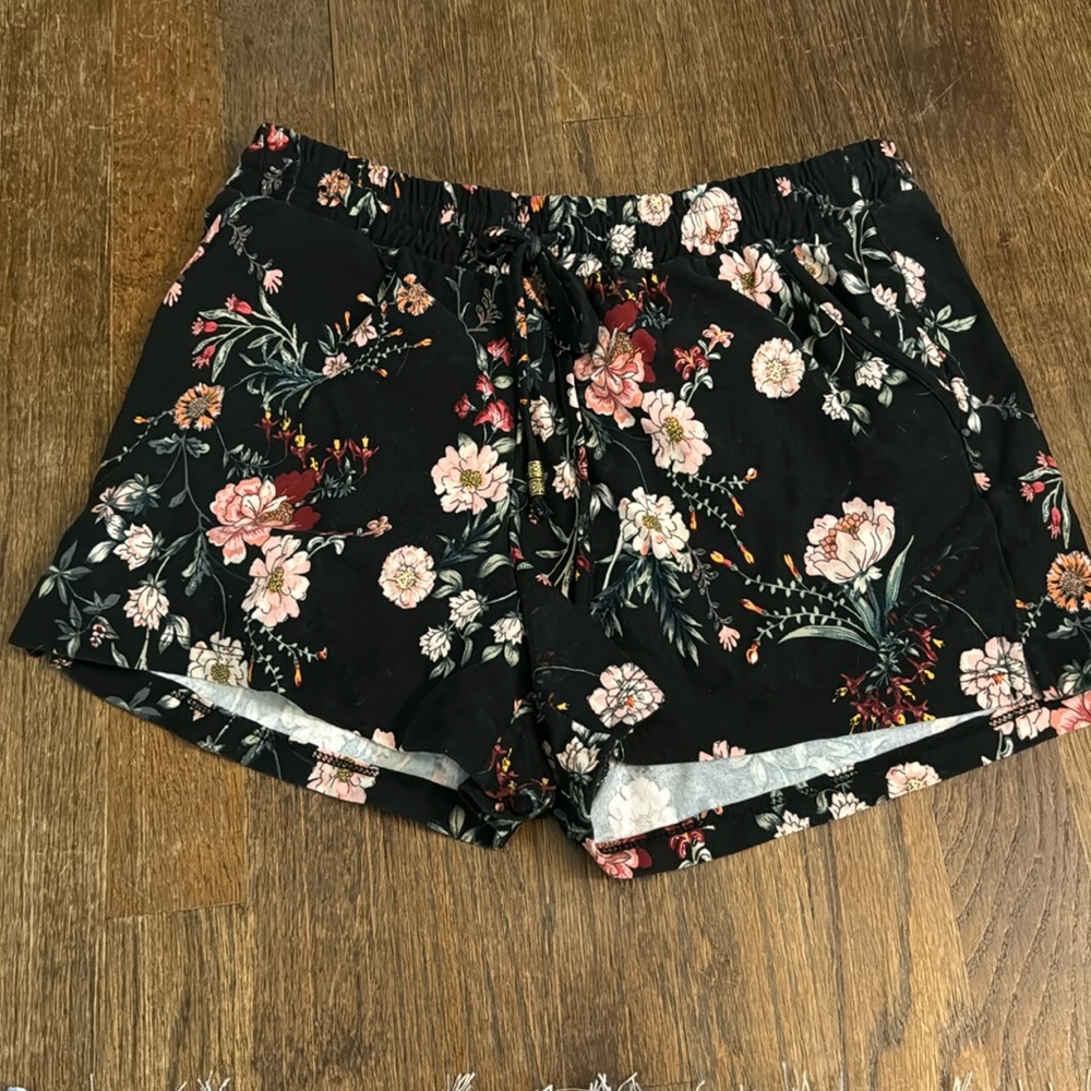 Floral print comfy shorts